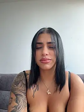 AlannaEvons' Live XXX Chat