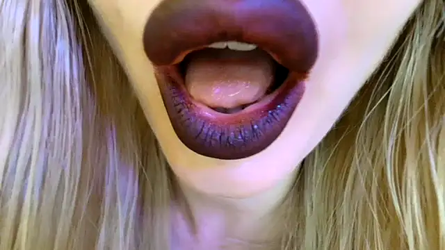 Velvet_kissx's Webcam Show