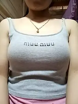 LucyyLy 现场性爱视讯表演