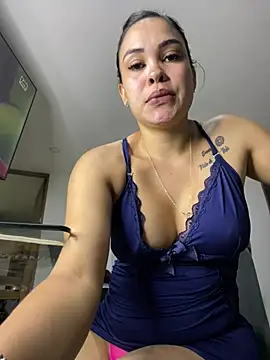 FOX_LATINA's Live XXX Chat