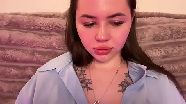 AlmaryKim 现场性爱视讯表演
