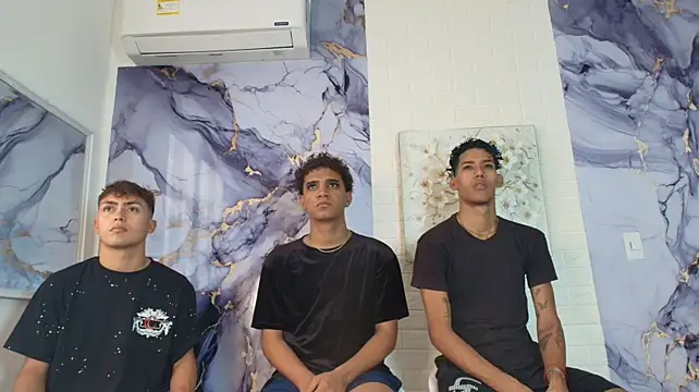 VERY_HOT_GUYS' Webcam Show