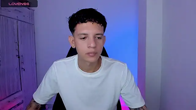 tylernova 现场性爱视讯表演