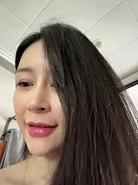 yiyi_3523's Webcam Show