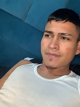 Emiliano_Reyes' Webcam Show