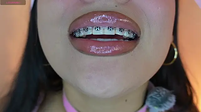 mia_roux1's Webcam Show
