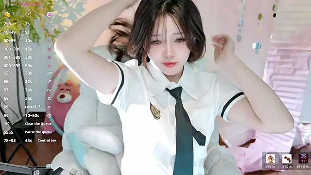 Yiluo95 现场性爱视讯表演