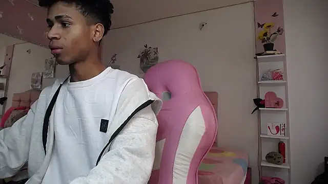 Santy_bigcock_01's Webcam Show