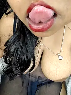 Curvy_Pooja 现场性爱视讯表演