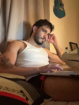 rafaelcasta1's Webcam Show
