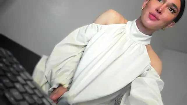 MistressNextDoor_'s Webcam Show