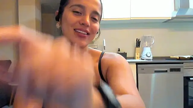 lara_beker 现场性爱视讯表演