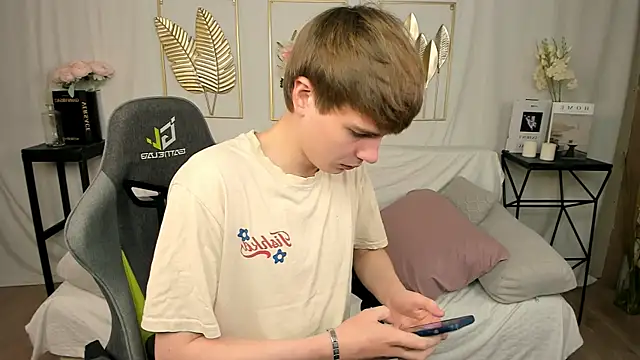andyyzzz Шоу с уебкамера