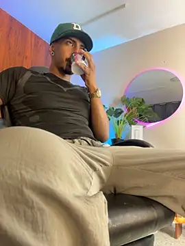 Latinmoster_boss' Webcam Show