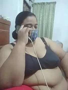 momo_loves' Webcam Show