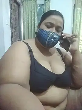 momo_loves' Live XXX Chat