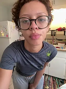 jojosbizarrelyf's Webcam Show