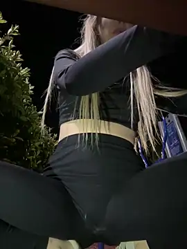 AlyssaFoxx_ 现场性爱视讯表演