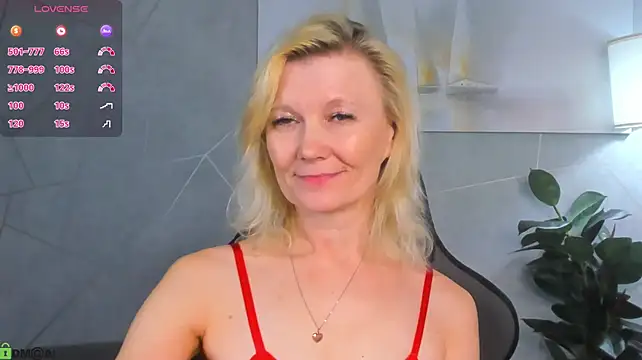 Julie_Lucas' Webcam Show