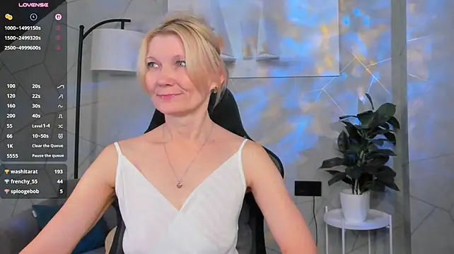 Julie_Lucas' Webcam Show