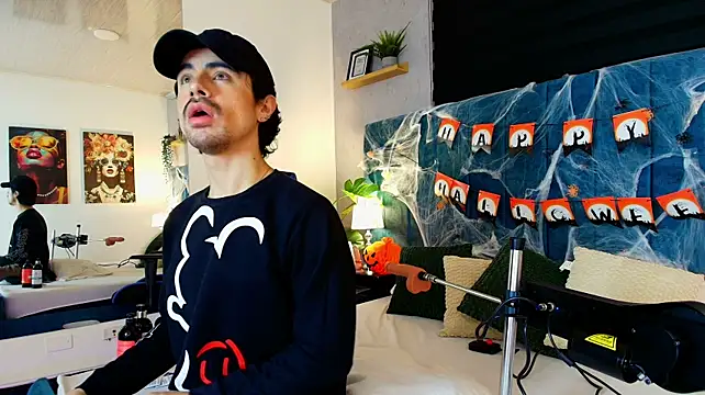 Ethan_Briggs_'s Webcam Show