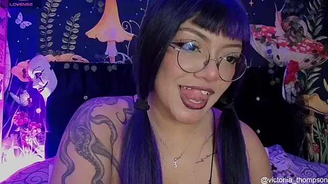 victoriia_thompson's Webcam Show