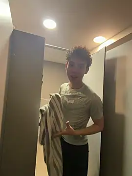 yoursexyjose's Webcam Show