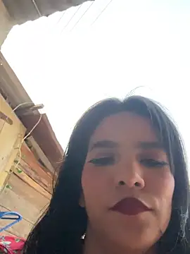Kitty_Inferno 现场性爱视讯表演