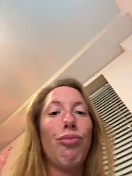 prettymouthpeach's Live XXX Chat
