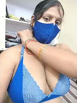 hotyrani07's Webcam Show