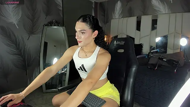 Veronica_hottie 现场性爱视讯表演