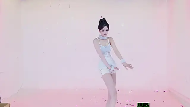 Retro-8090SS 现场性爱视讯表演