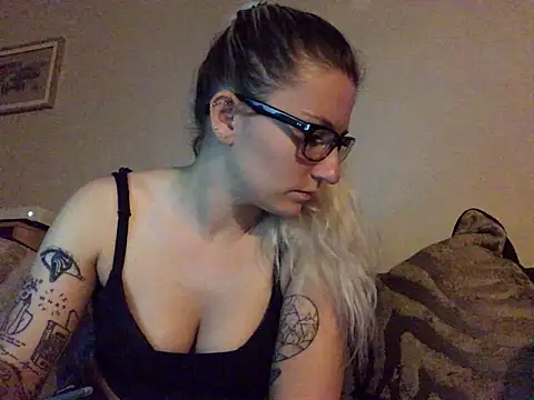 xxamyleighxx 现场性爱视讯表演
