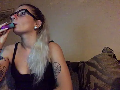 xxamyleighxx 现场性爱视讯表演
