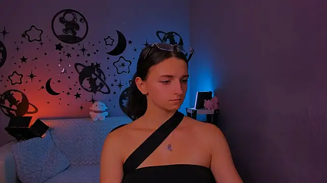 bella_dorn's Webcam Show