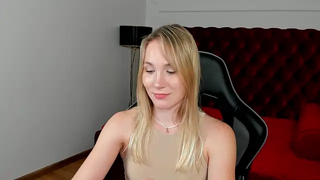 ElaraVoltage's Live XXX Chat