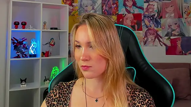 ElaraVoltage's Live XXX Chat