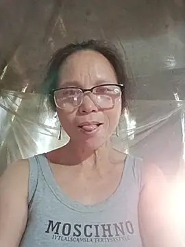 Tina6886 现场性爱视讯表演