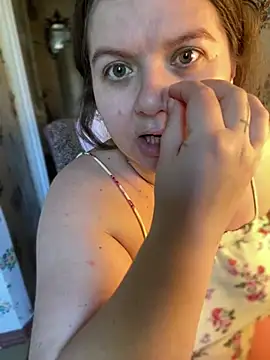 Nenssy555's Live XXX Chat