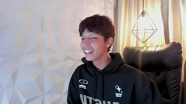 Ethan_qop's Webcam Show