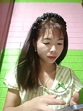 AmyLinee01 active room preview