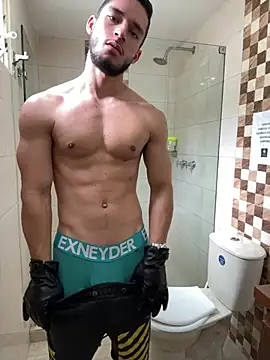 axel_tone's Webcam Show