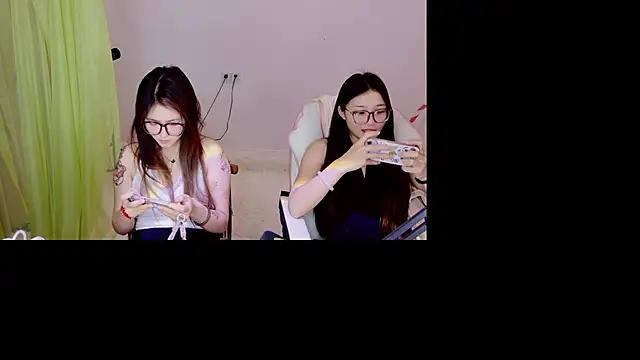 Xiongchumo1120 现场性爱视讯表演