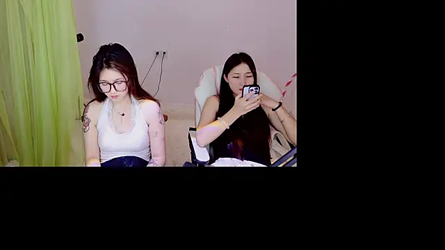 Xiongchumo1120 现场性爱视讯表演
