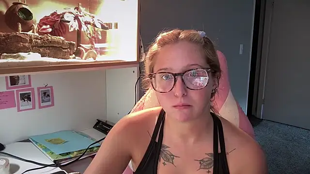 MUSCLEMOMMY1365 现场性爱视讯表演