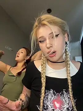 DriveThruCiri's Webcam Show