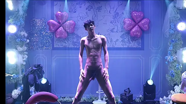Zouzouboy-001's Webcam Show