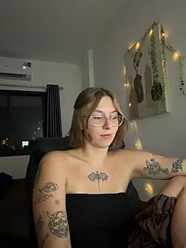 JuicyErika's Live XXX Chat