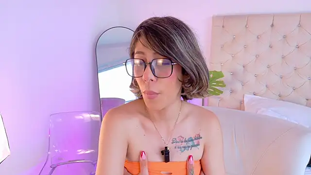 ZoeyPetit's Webcam Show