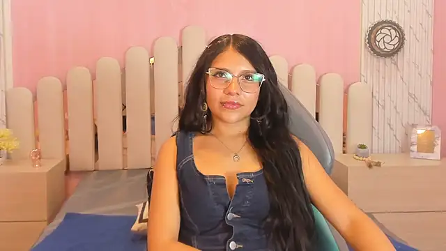 babe_vennus 现场性爱视讯表演